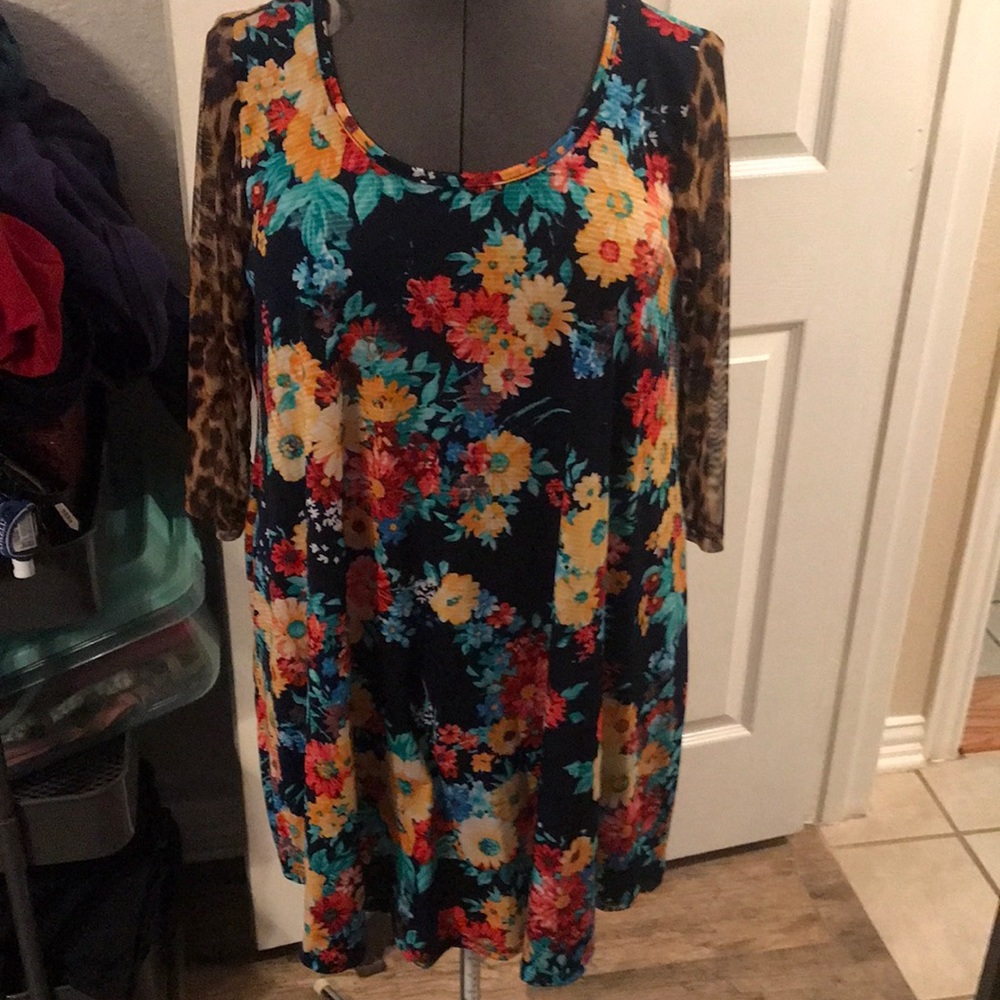 Lilypad Flower Tunic Navy Colorful Pockets